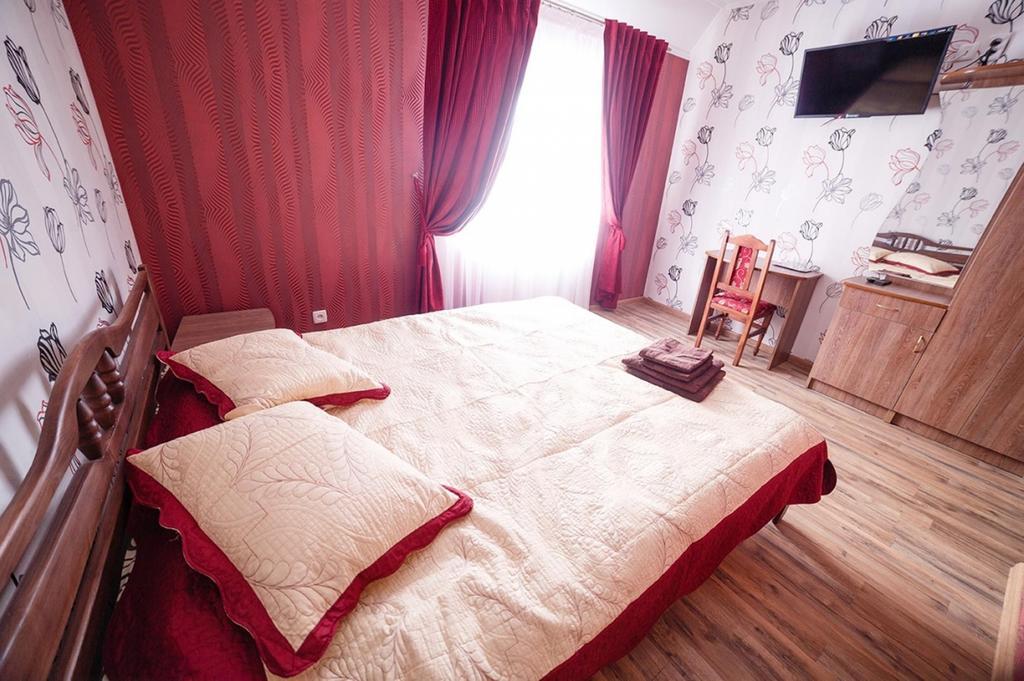 Corner House Hotell Lutsk Eksteriør bilde