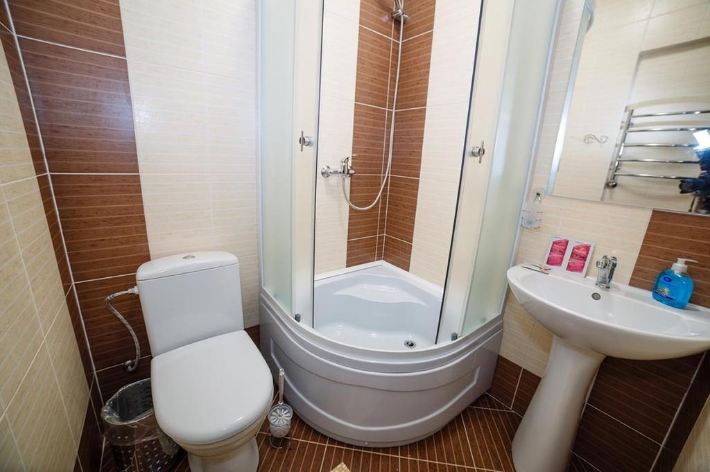 Corner House Hotell Lutsk Eksteriør bilde