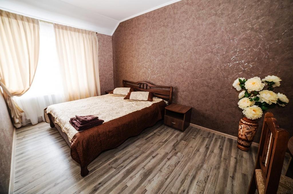 Corner House Hotell Lutsk Eksteriør bilde