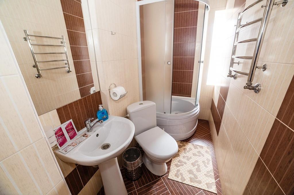 Corner House Hotell Lutsk Eksteriør bilde