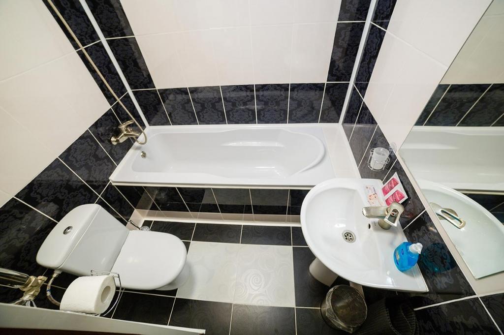 Corner House Hotell Lutsk Eksteriør bilde