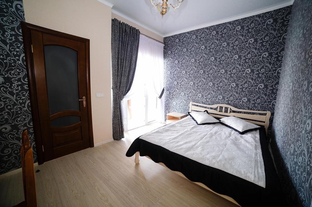 Corner House Hotell Lutsk Eksteriør bilde