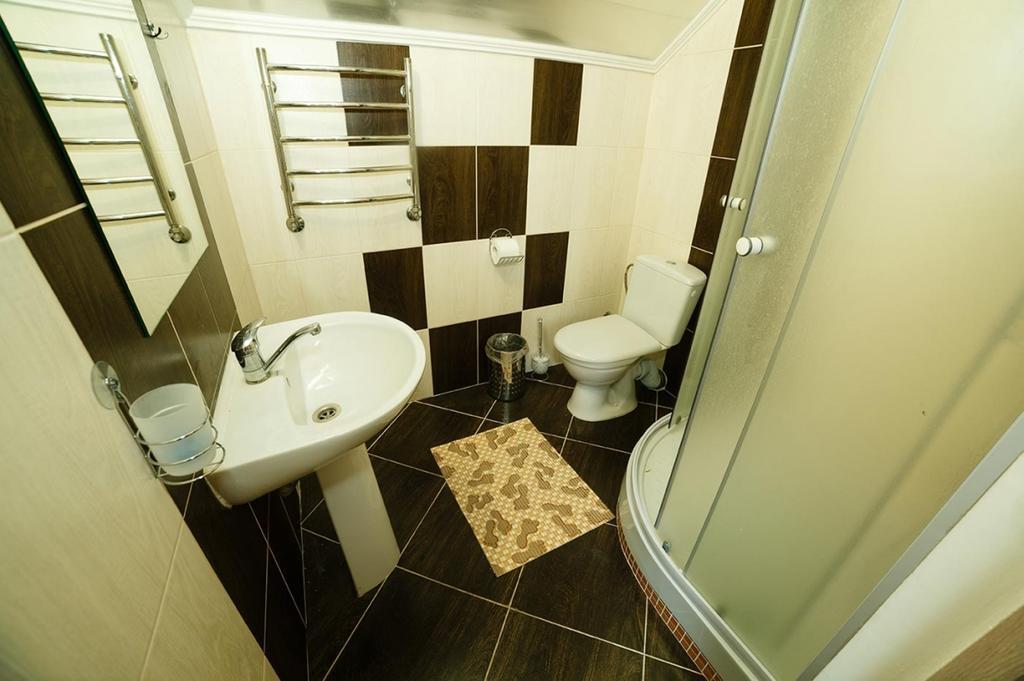 Corner House Hotell Lutsk Eksteriør bilde