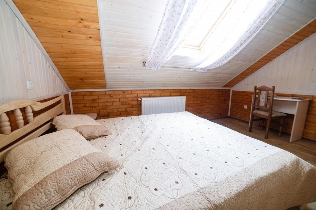 Corner House Hotell Lutsk Eksteriør bilde