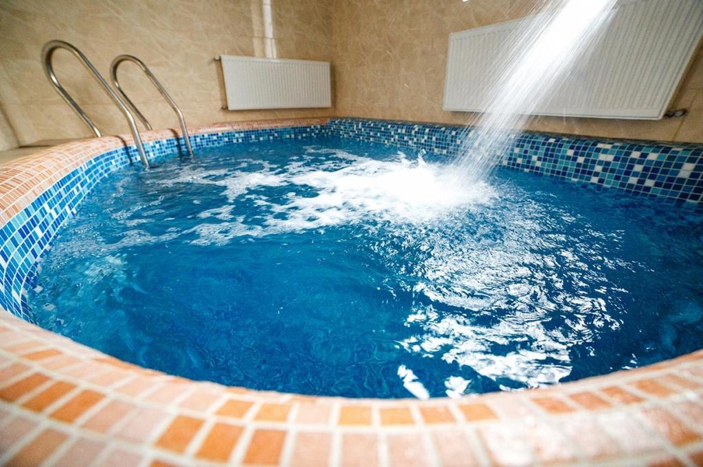 Corner House Hotell Lutsk Eksteriør bilde